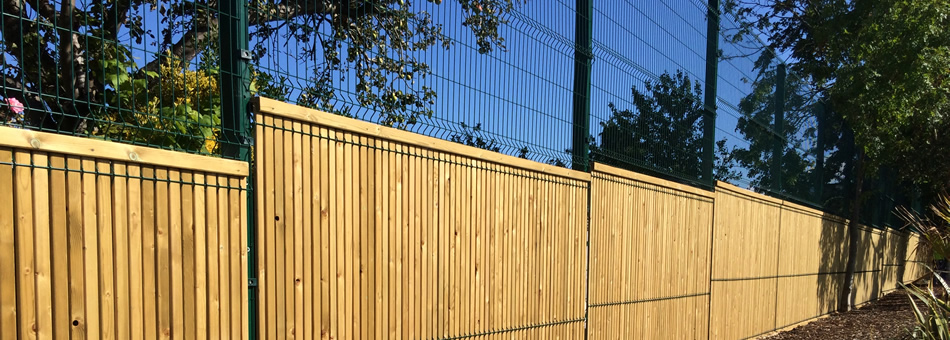 SecureGuard Mesh Fencing Contractor